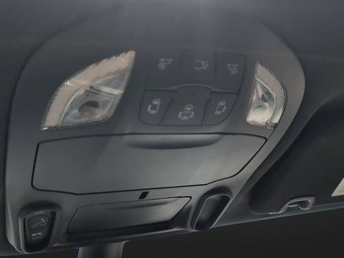 Used 2025 Chrysler Pacifica Limited FWD image 20