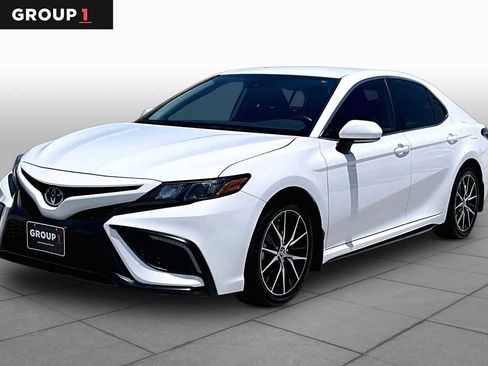 Used 2023 Toyota Camry SE w/ Convenience Package FWD image 1