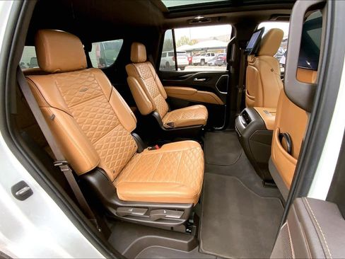 Used 2021 Cadillac Escalade Sport w/ Driver Assist Tech Package image 18