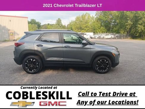 Used 2021 Chevrolet TrailBlazer LT w/ Convenience Package AWD/4WD image 2