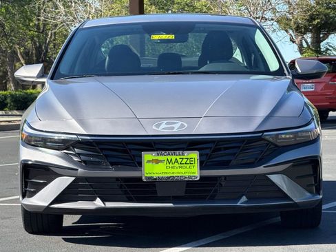 Used 2025 Hyundai Elantra Limited image 6