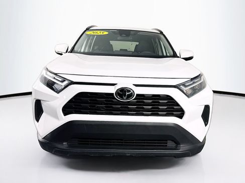 Used 2025 Toyota RAV4 XLE AWD/4WD image 2