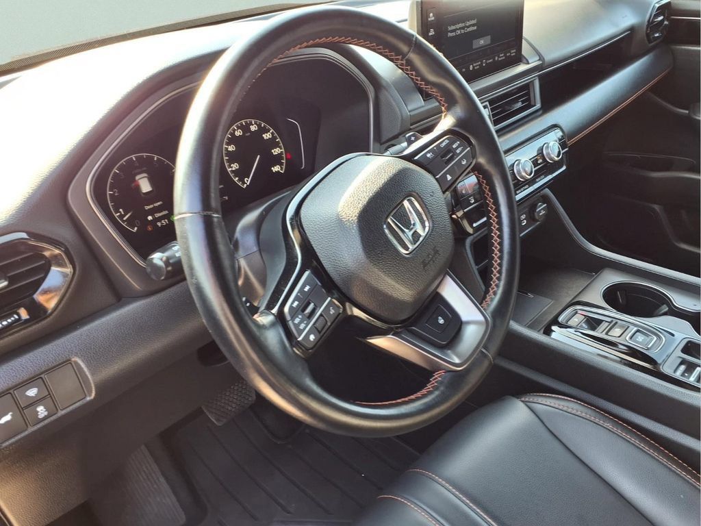 Certified 2025 Honda Pilot TrailSport image 16