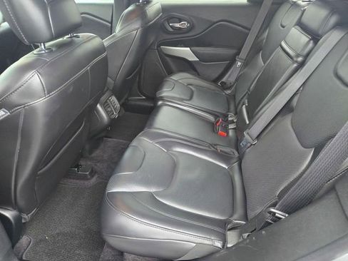 Used 2017 Jeep Cherokee Overland w/ Technology Group image 15