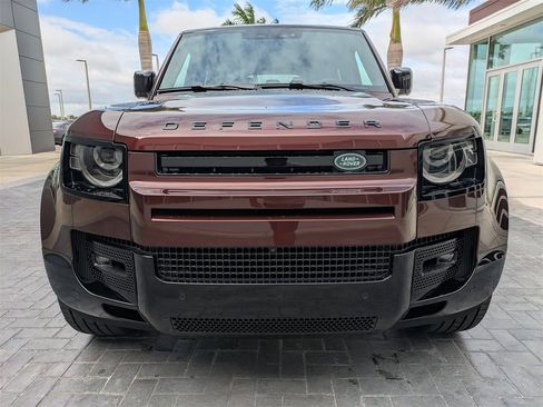 New 2025 Land Rover Defender 130 X-Dynamic SE image 9