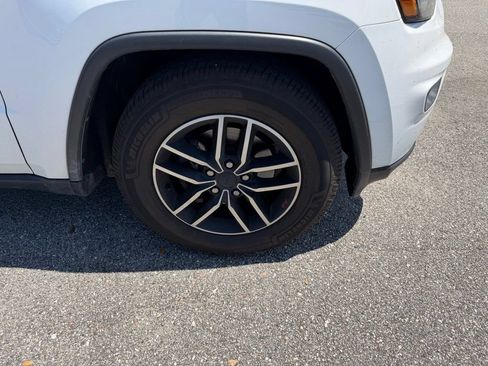 Used 2020 Jeep Grand Cherokee Trailhawk AWD/4WD image 4