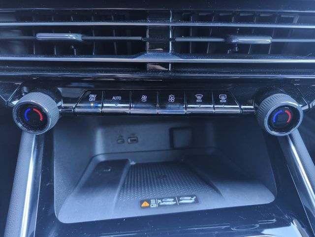 Used 2026 Chevrolet Traverse RS w/ LPO, Floor Liner Package AWD/4WD image 20
