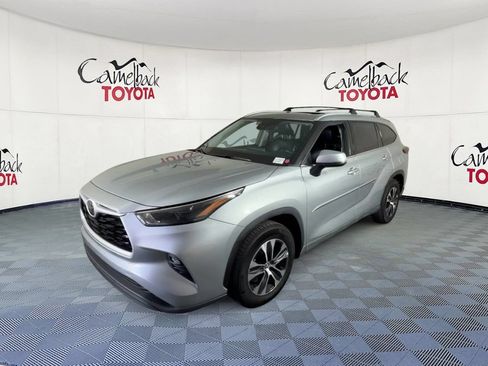 Used 2022 Toyota Highlander XLE FWD image 7