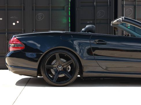 Used 2009 Mercedes-Benz SL 550 w/ Premium I Pkg image 28