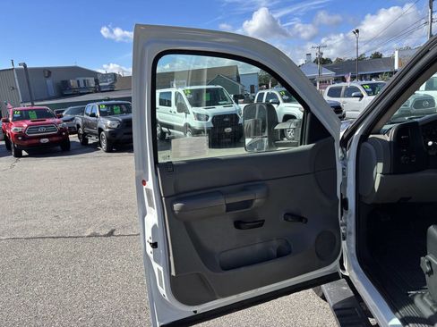 Used 2009 Chevrolet Silverado 3500 W/T w/ Snow Plow Prep Package image 17
