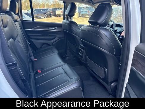 Used 2023 Jeep Grand Cherokee Limited w/ Black Appearance Package AWD/4WD image 7