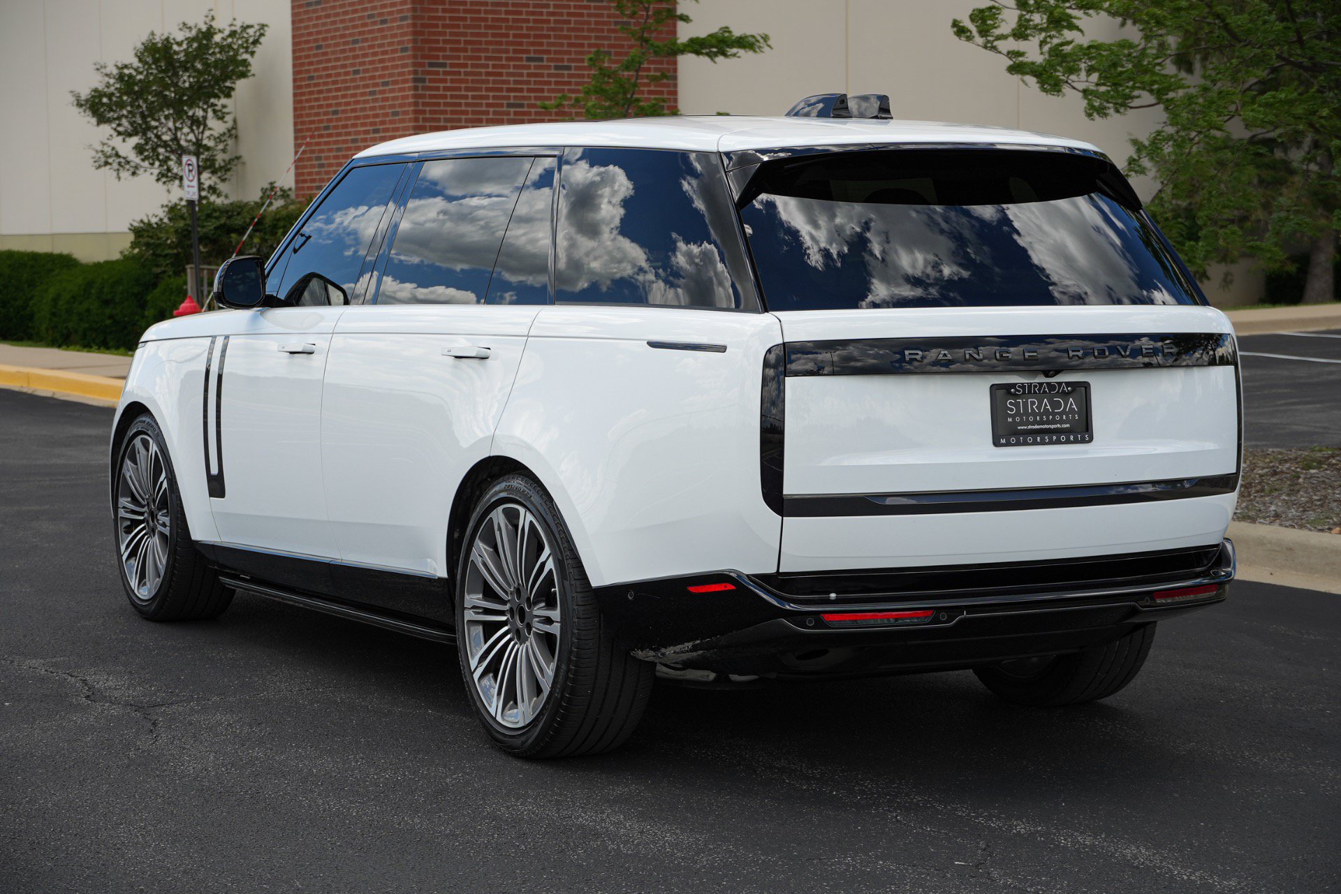 Used 2024 Land Rover Range Rover Long Wheelbase SE AWD/4WD image 8