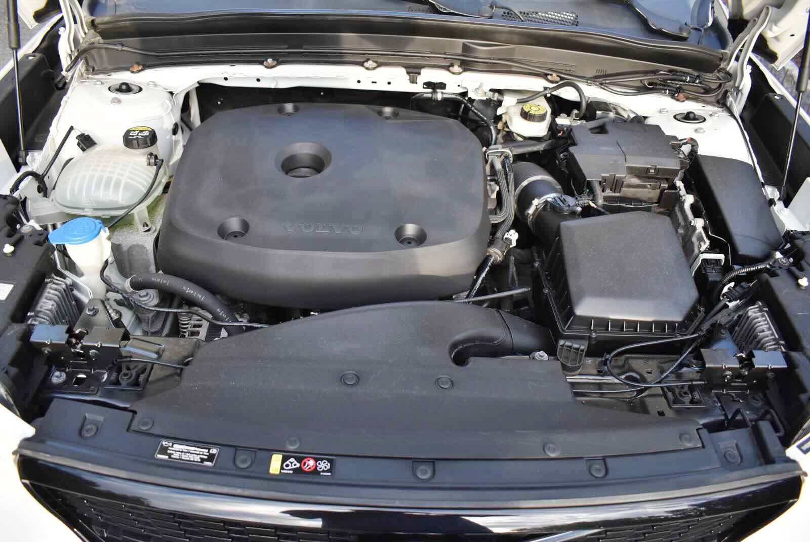 Used 2019 Volvo XC40 T5 R-Design AWD/4WD image 26