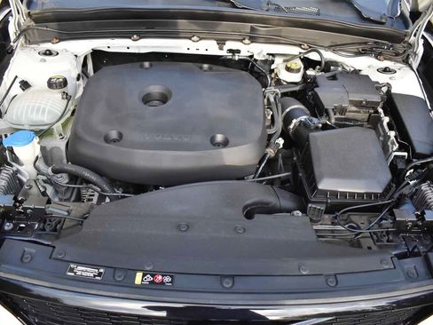 Used 2019 Volvo XC40 T5 R-Design AWD/4WD image 26