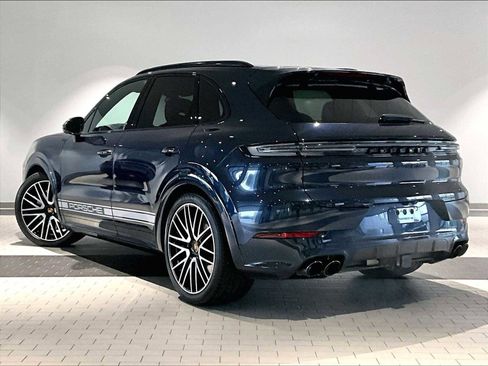 Used 2025 Porsche Cayenne GTS image 3