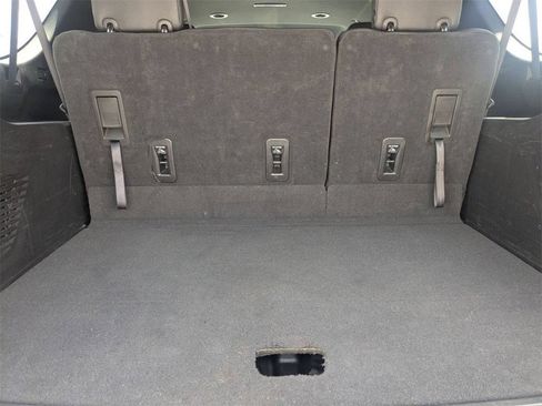 Used 2023 Chevrolet Suburban LT RWD image 30