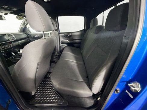 Used 2016 Toyota Tacoma SR5 AWD/4WD image 25