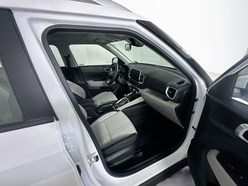Used 2025 Hyundai Venue SEL image 30
