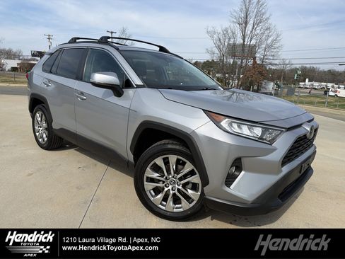 Used 2021 Toyota RAV4 XLE Premium image 1