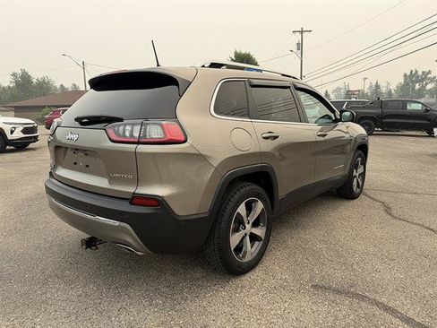 Used 2019 Jeep Cherokee Limited w/ Luxury Group AWD/4WD image 4