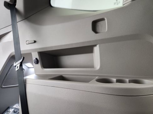 Certified 2025 Volkswagen Atlas SE w/ Panoramic Sunroof Package image 34