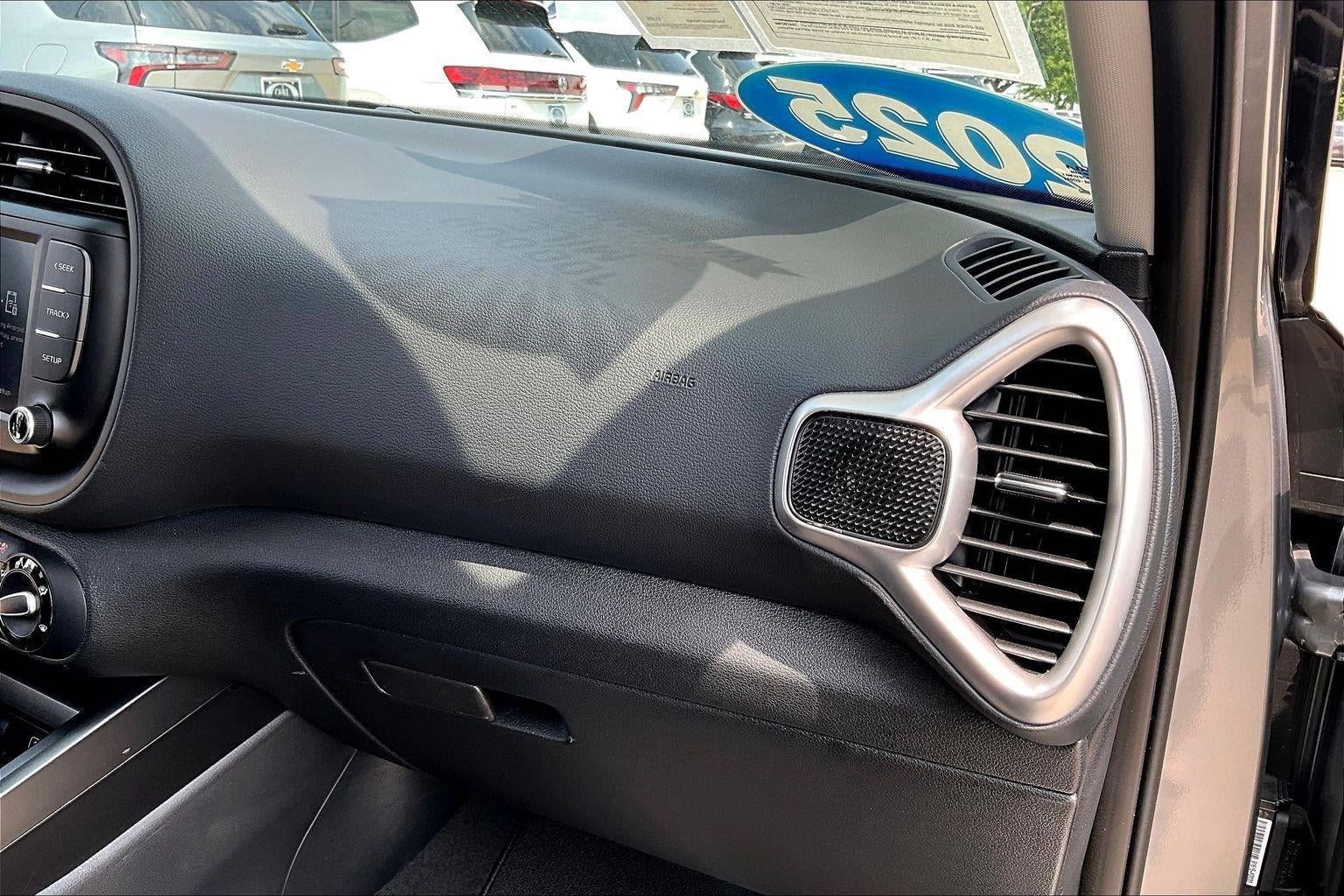 Used 2025 Kia Soul LX w/ LX Technology Package FWD image 24