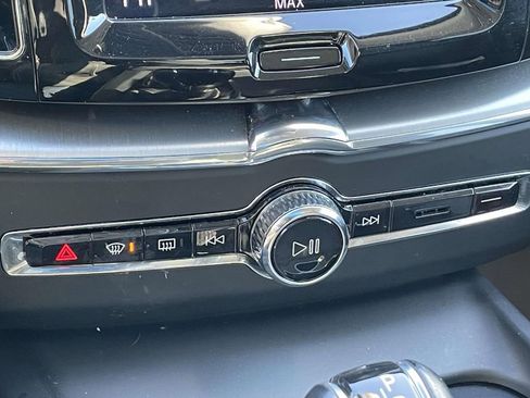 Used 2019 Volvo XC60 T5 Momentum w/ Protection Package image 28