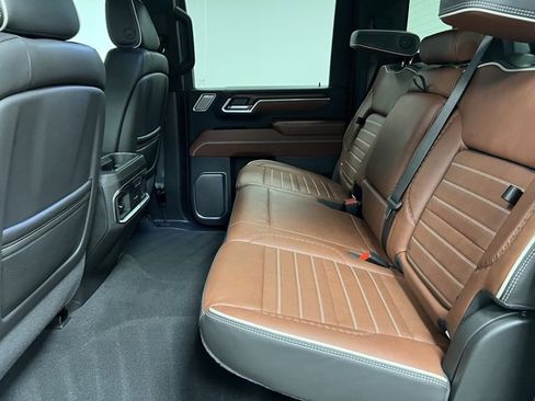 Used 2025 GMC Sierra 3500 Denali Ultimate image 44