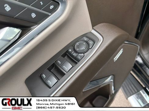 Used 2024 GMC Sierra 2500 SLT w/ SLT Premium Package image 12