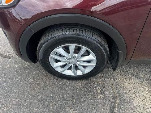 Used 2017 Kia Sorento FWD image 2