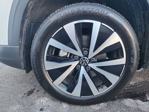 Certified 2022 Volkswagen Taos SE image 26