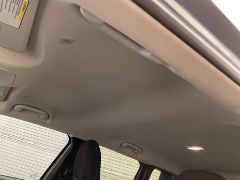 Certified 2021 Jeep Renegade Latitude AWD/4WD image 18