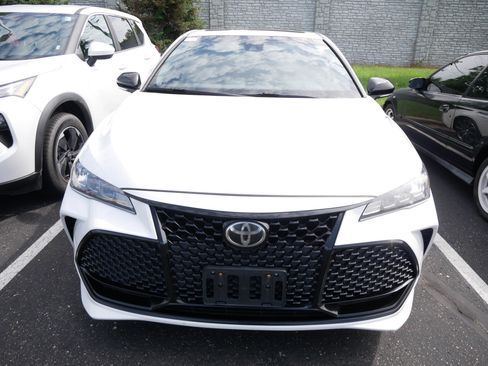 Used 2019 Toyota Avalon XSE w/ All Weather Liner Package FWD image 2