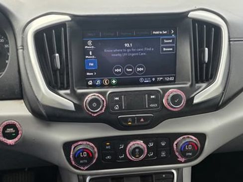 Used 2022 GMC Terrain SLT w/ LPO, Floor Liner Package AWD/4WD image 10