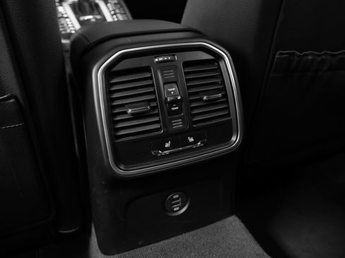 Certified 2018 Porsche Macan Sport Edition AWD/4WD image 41