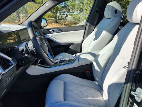 New 2026 BMW X5 xDrive50e image 9