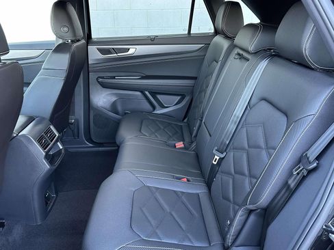 New 2026 Volkswagen Atlas Cross Sport SE image 13