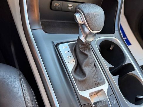 Used 2023 Kia Carnival LX FWD image 21