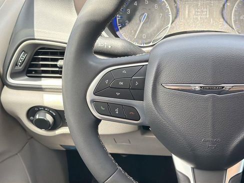 Used 2023 Chrysler Voyager LX FWD image 8