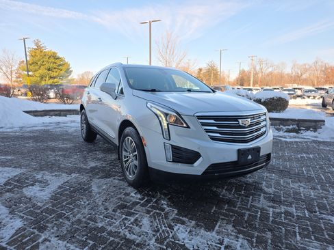 Used 2018 Cadillac XT5 Luxury w/ Driver Awareness Package image 9