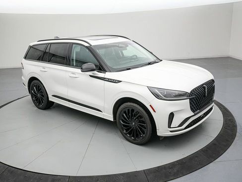 Used 2025 Lincoln Aviator Reserve w/ Jet Appearance Package image 2