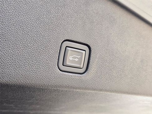 Used 2024 Cadillac XT6 Premium Luxury w/ Technology Package FWD image 33