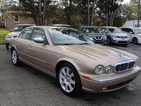Used 2004 Jaguar XJ8 image 3