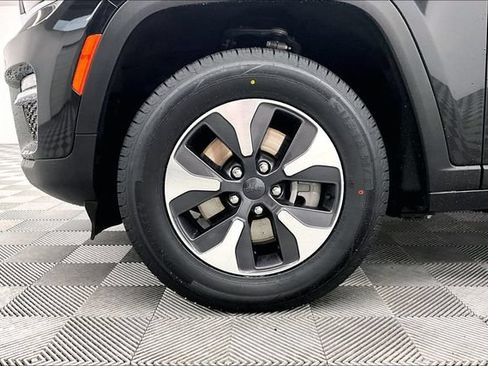 Used 2023 Jeep Grand Cherokee 4WD 4xe image 10