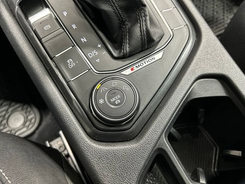 Used 2018 Volkswagen Tiguan SE w/ Panoramic Sunroof Package AWD/4WD image 22