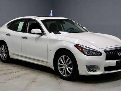 Used 2017 INFINITI Q70 3.7 w/ Technology Package