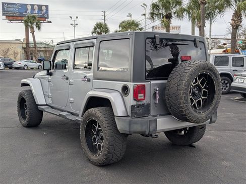 Used 2015 Jeep Wrangler Unlimited Sahara w/ Connectivity Group image 8