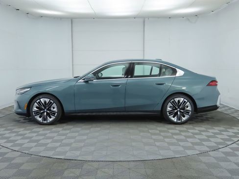 Certified 2025 BMW 530i w/ Premium Package image 9