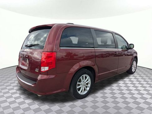 Used 2019 Dodge Grand Caravan SXT image 3