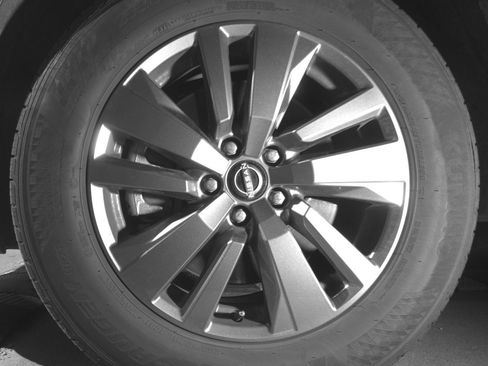 Used 2025 Nissan Pathfinder SV FWD image 12